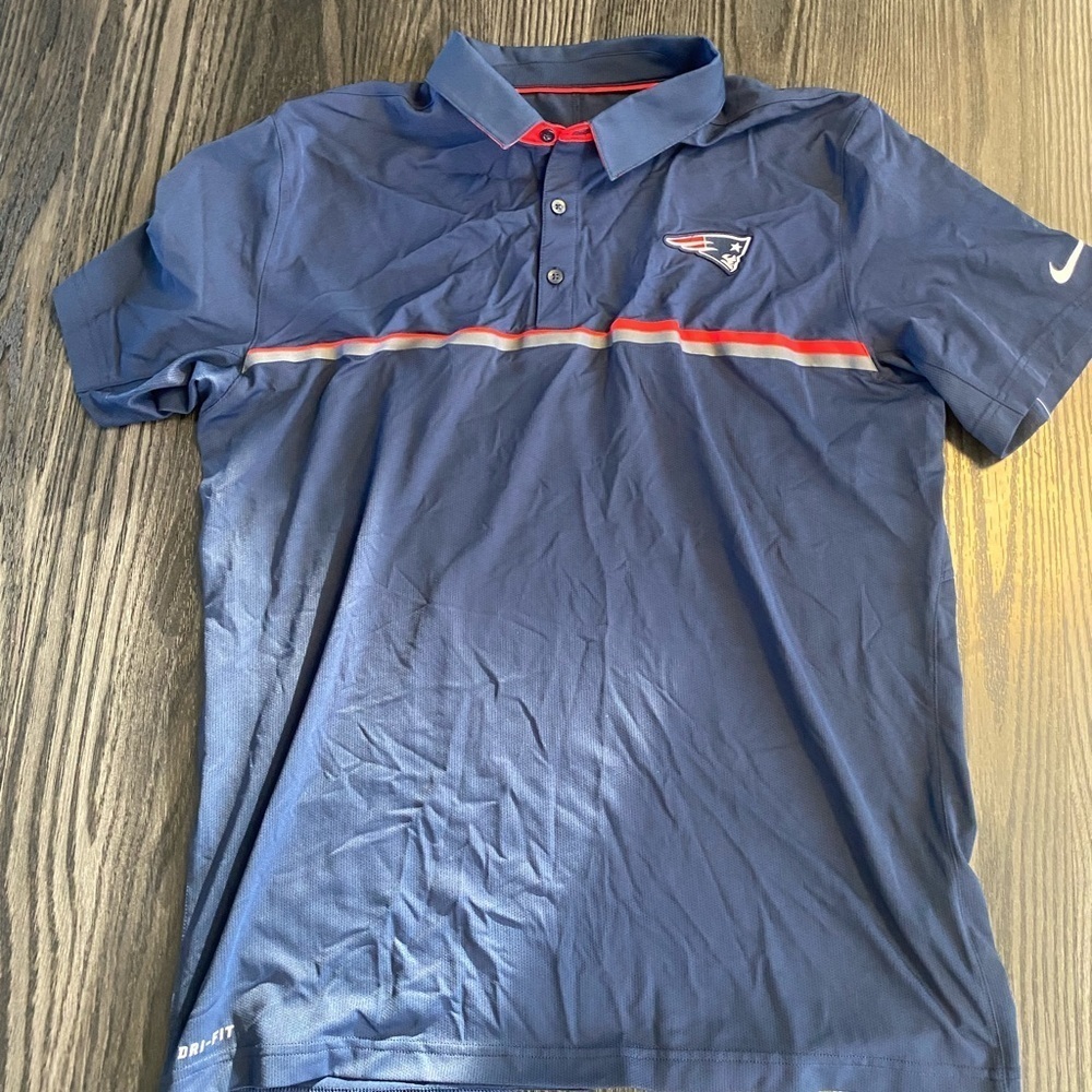 🍍Nike🍍New England Patriots polo🍍Size large 🍍O-1